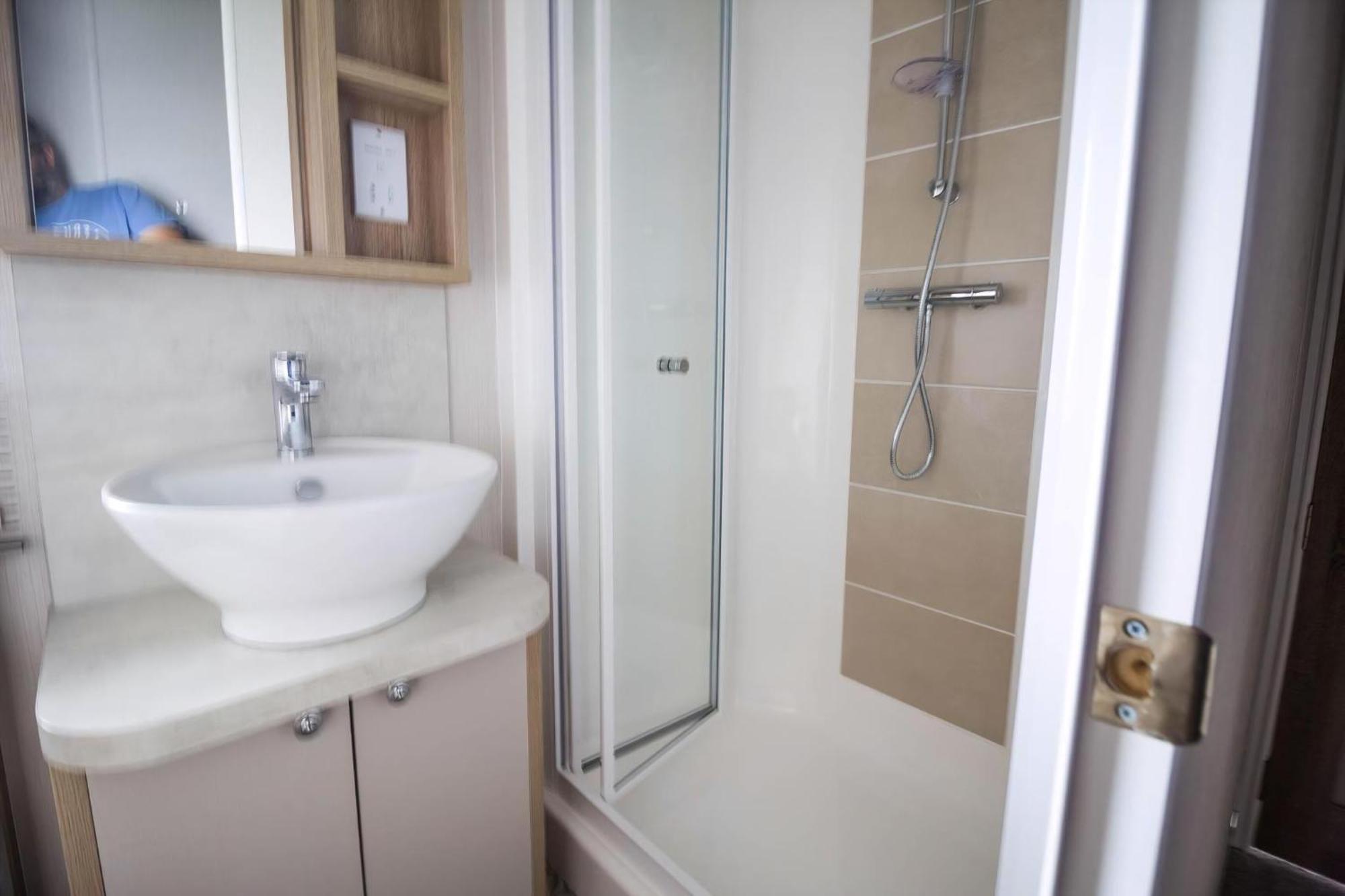 Stunning Caravan With Full Sea Views At Broadland Sands In Suffolk Ref 20236Bs Hopton on Sea Exterior photo